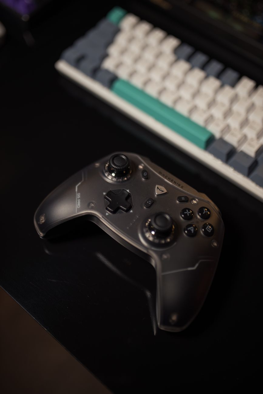 Control de videojuegos y pantalla en primer plano